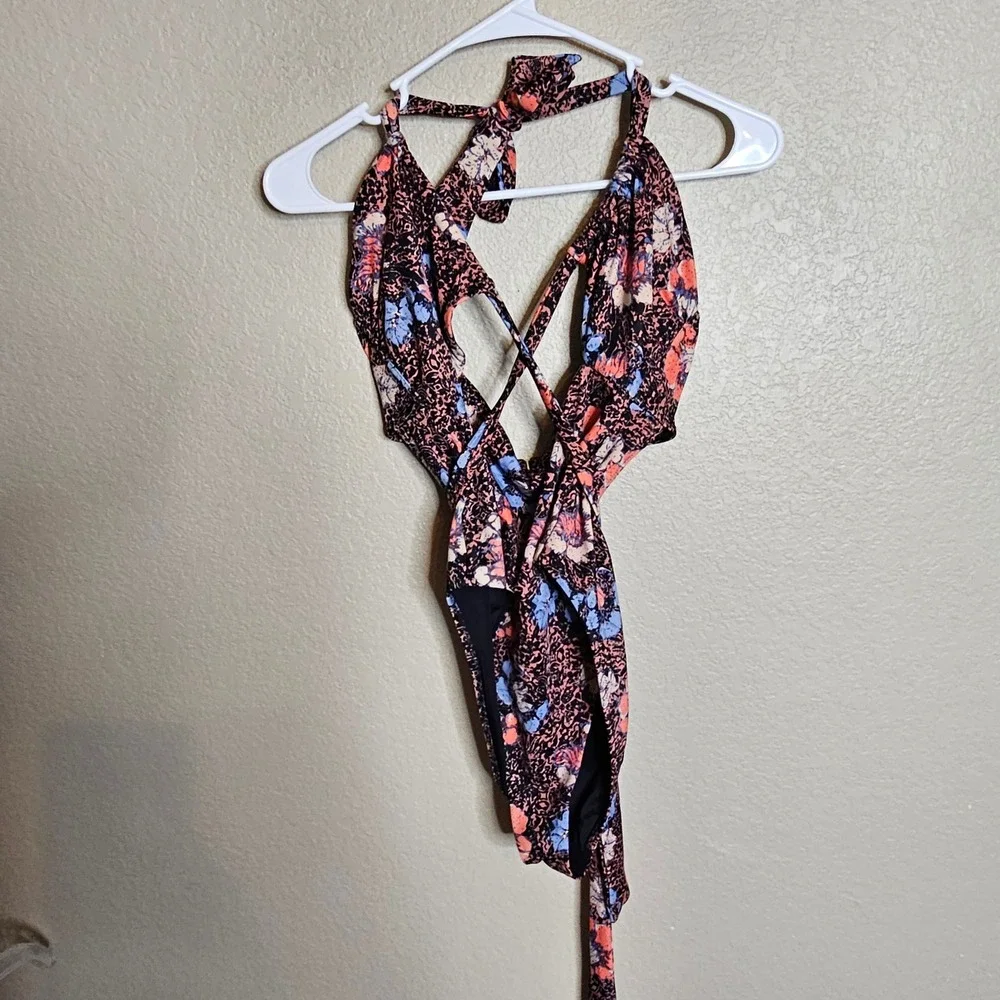 Cleobella Tonne One Piece Swimsuit Calista Floral Cutout Halter Wrap Medium